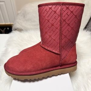 UGG Classic Short II Logo Boots in Redwood, Size 7